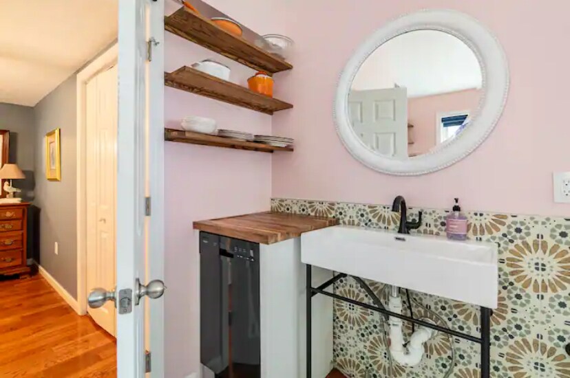 Building Photo - 7 Cushing Dr