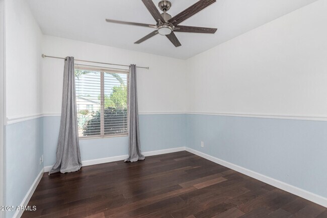 Building Photo - 9245 E Laurel Ln