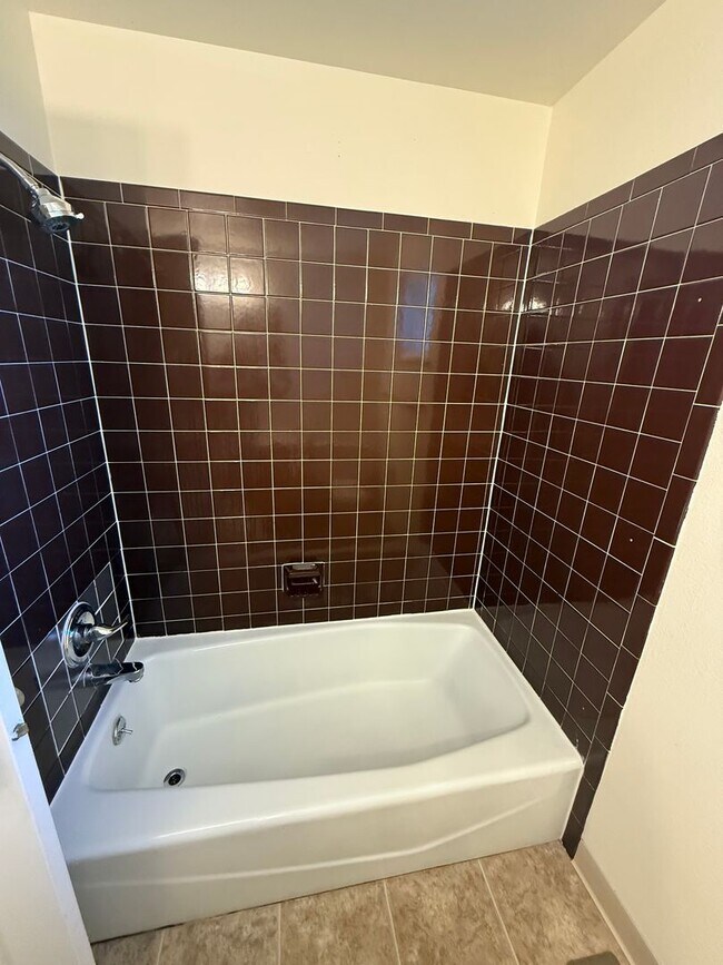 Building Photo - Spacious 4 Bed, 2.5 Bath Home in Fort Collins