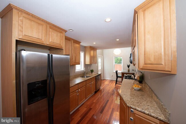 Building Photo - 2025 Parrish St