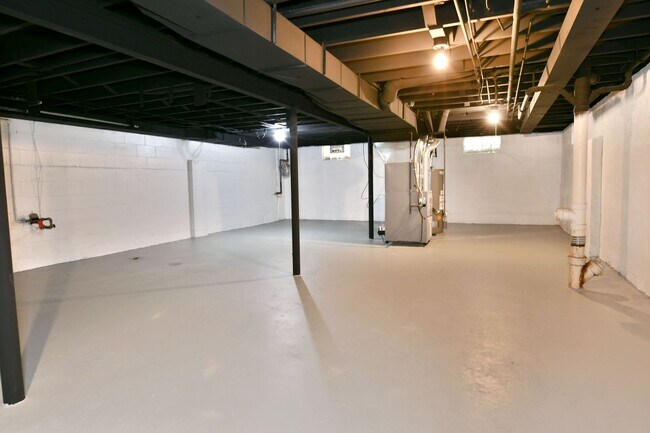 Building Photo - House for RENT in Girard!