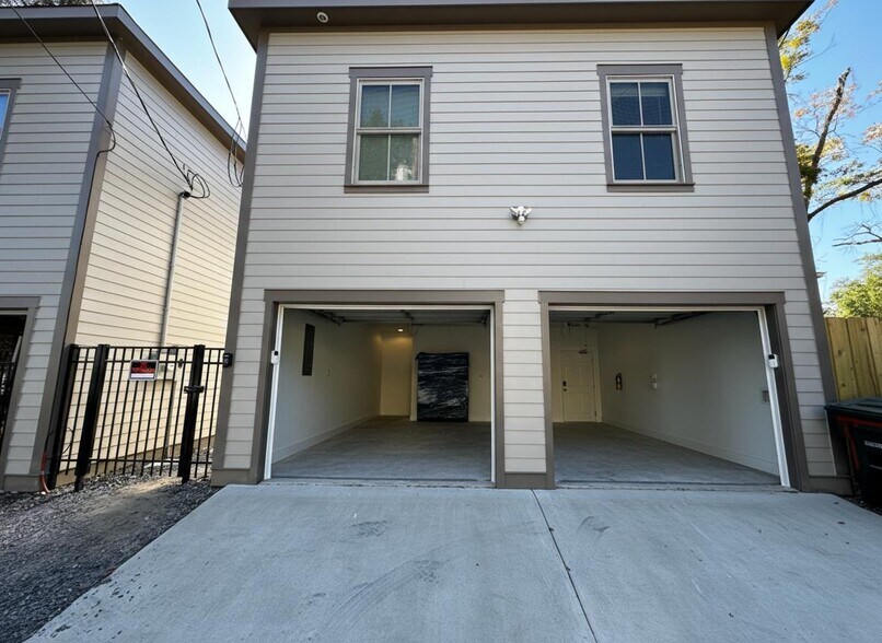 Building Photo - 530 E Park Ave