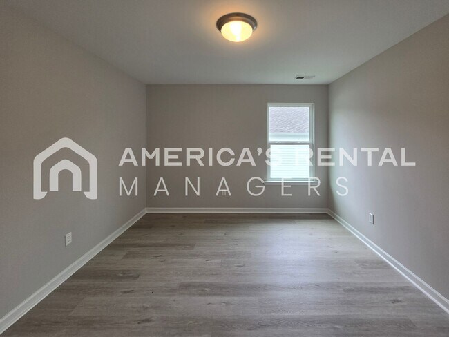 Building Photo - Space to Live, Style to Love!
