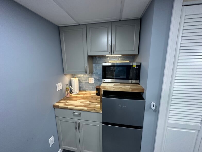 Building Photo - 122 Allen Ave