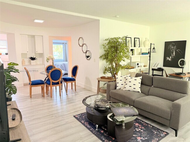 Building Photo - 6941 Bay Dr