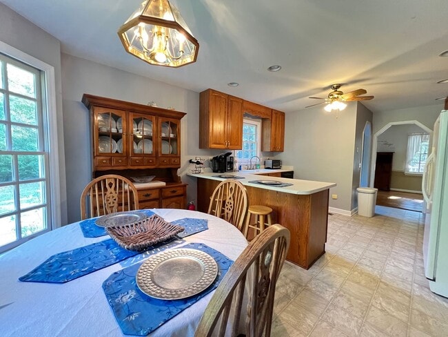 Building Photo - Life Just Got Better.-MONTH TO MONTH LEASE...
