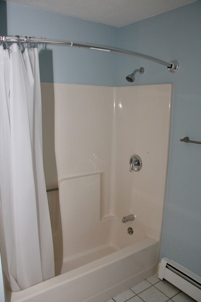 Building Photo - 202 N Ridge Run
