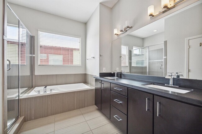 Building Photo - 1630 Dennis St