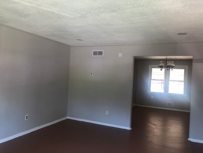 Building Photo - 3 bedroom 2 full bathroom in Baltimore County