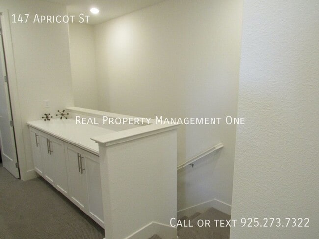 Building Photo - 147 Apricot St