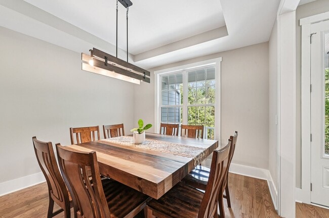 Building Photo - Luxury 5 Bed, 3.5 Bath Home on Large Lot !...