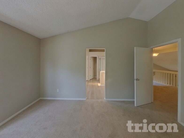 Building Photo - 6455 Montarbor Dr