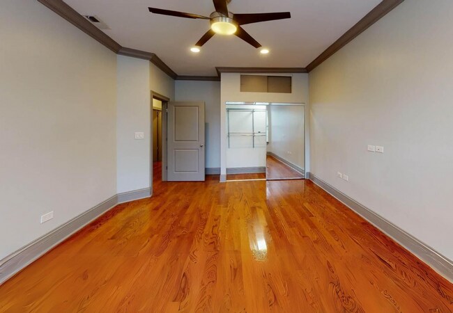 Building Photo - 438 E 45th Pl