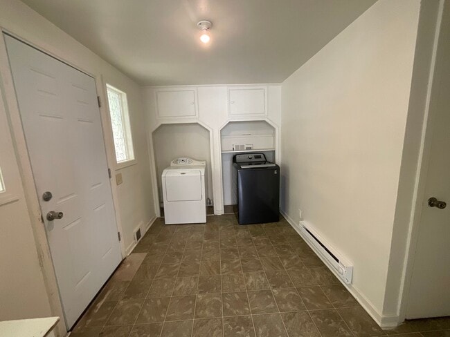 Building Photo - 2 Bed, 1 Bath in- Downtown Ferndale
