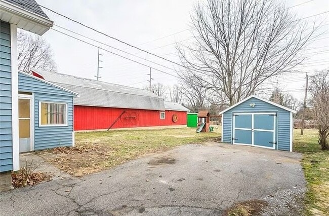 Building Photo - 374 Bennington Dr