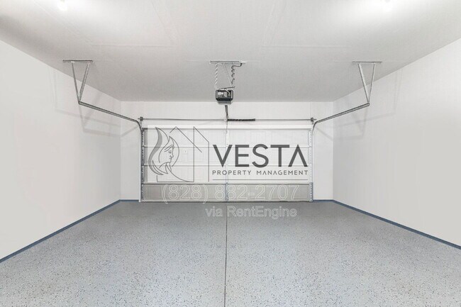 Building Photo - 240 Ridgeview Ln