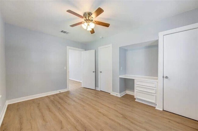 2 closets with built-in desk - 1519 7th St
