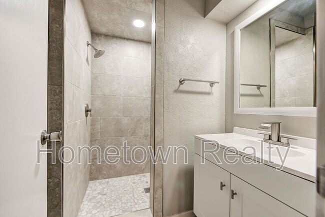 Building Photo - 6460 W Hefner Rd