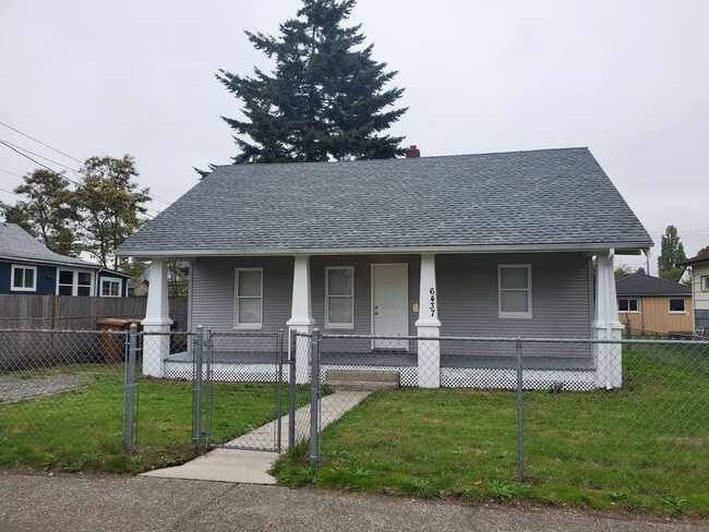 Building Photo - 3 bdrm, 1 bath home for $1995 Rent