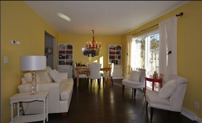 Building Photo - 206 Mitchell Cir