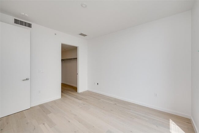 Building Photo - 313 W 17th St