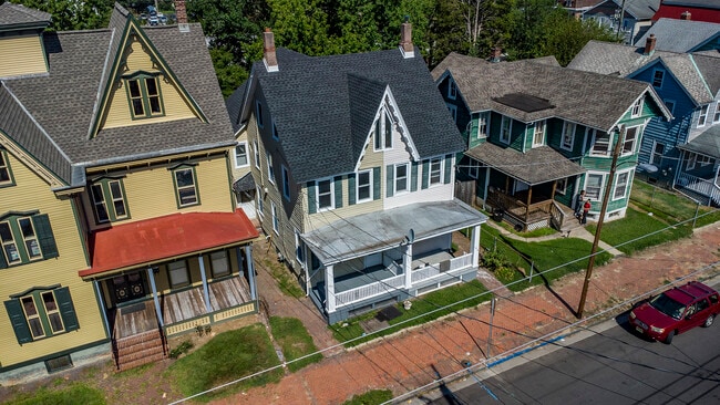 Building Photo - 157 7th St