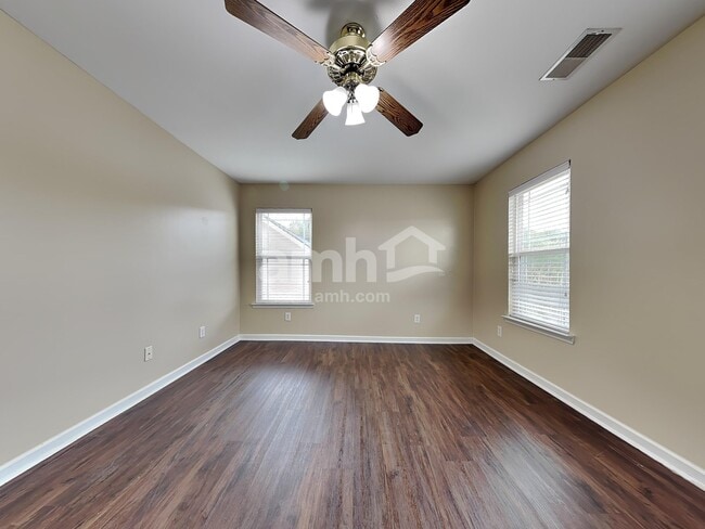 Building Photo - 137 Lake House Rd