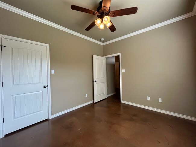 Building Photo - 3000 Silver Saddle Dr