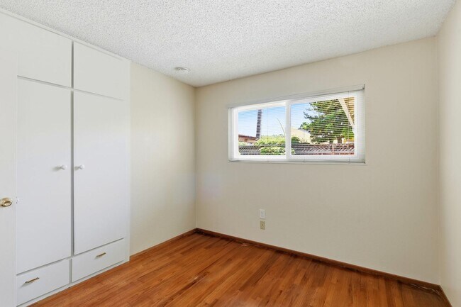Building Photo - 5880 Taormino Ave