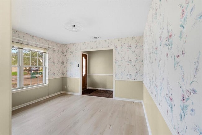 Building Photo - 3315 Crestdale Dr