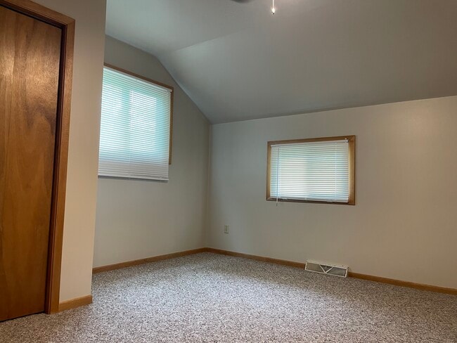 Building Photo - 6001 Lake Edge Rd