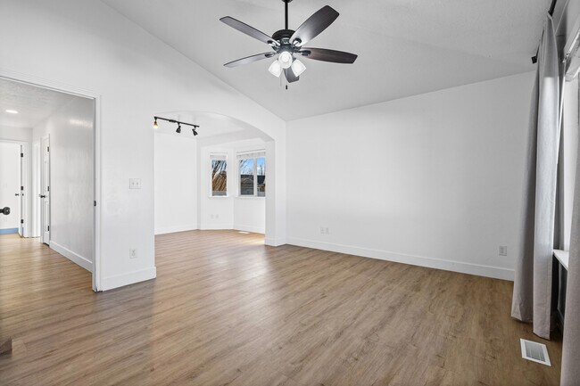 Building Photo - 1572 S Bridle Path Loop