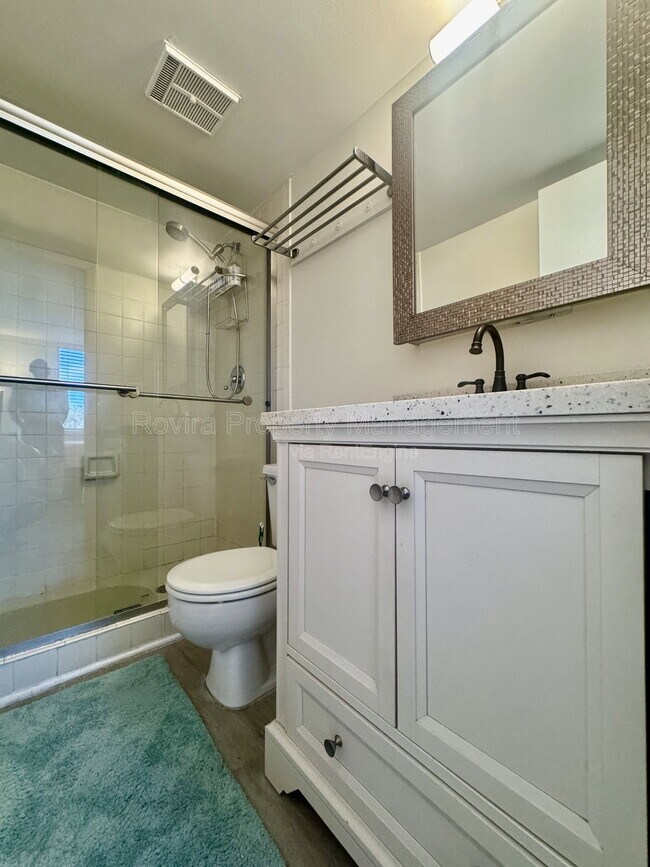 Building Photo - 1740 NW N River Dr