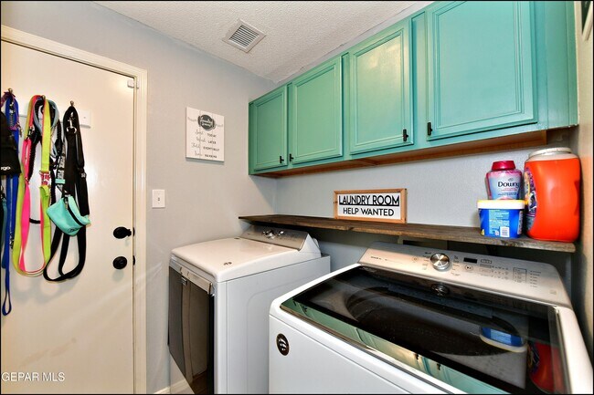 Building Photo - 10937 Northview Dr