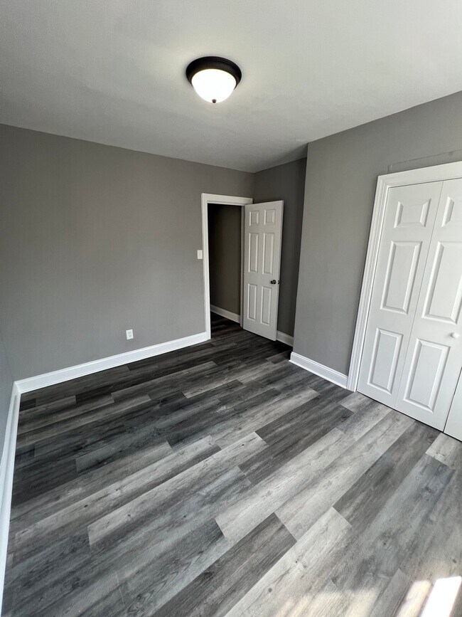 Building Photo - 114 N Yewdall St