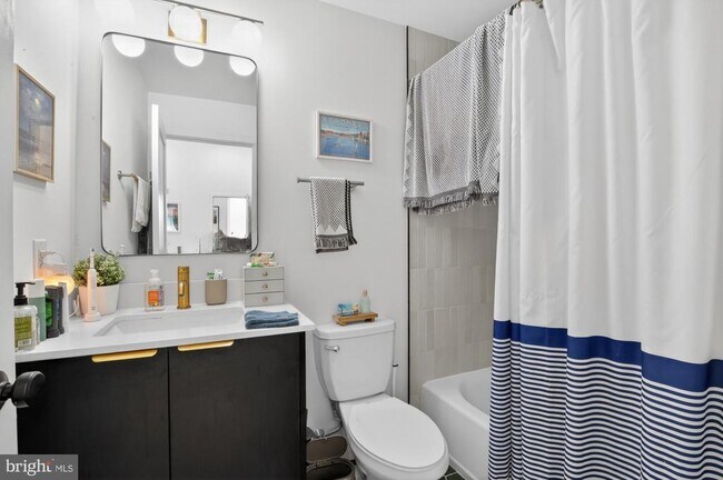 Building Photo - 1134 Pine St