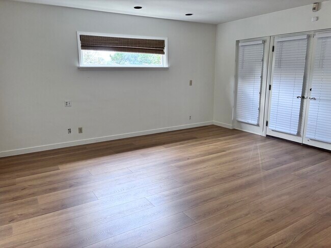 Building Photo - 1705 West Dr