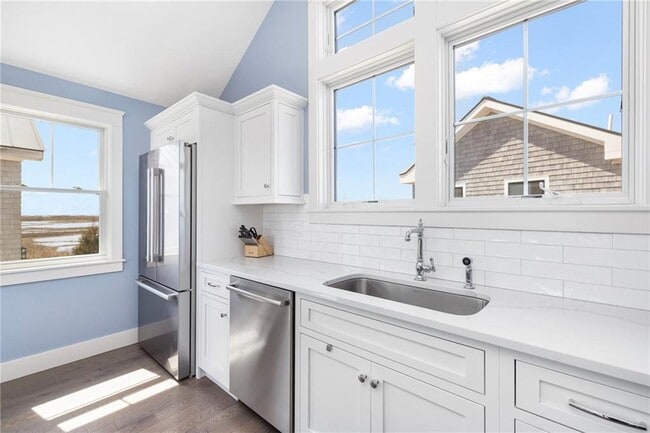 Building Photo - 14 E Pointe Ct