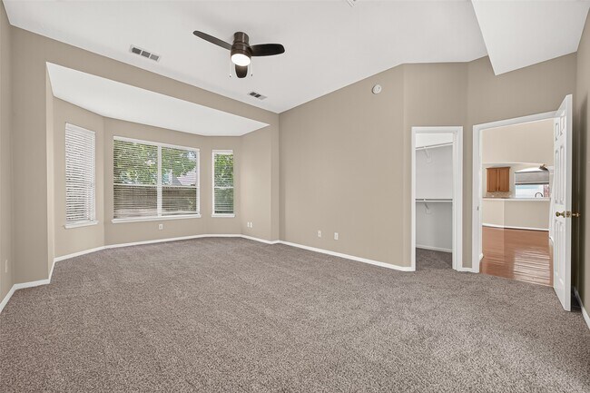 Building Photo - 18515 Autumn Park Dr