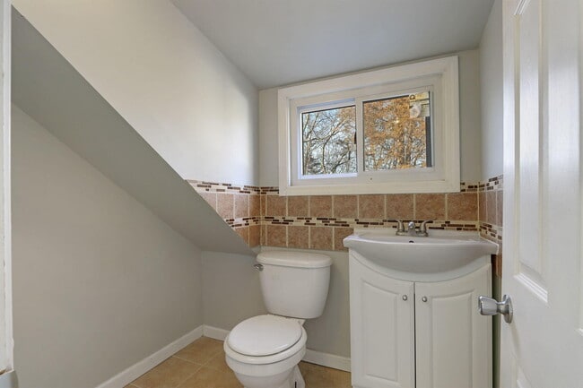 Building Photo - 1342 Lucille Ave