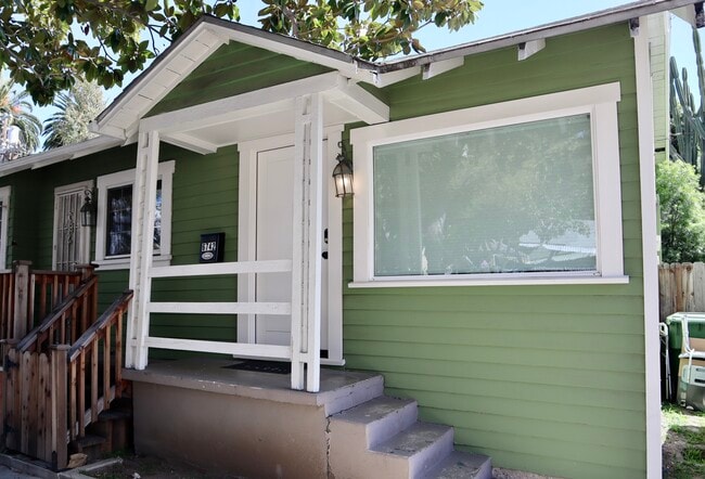 Building Photo - 6742 De Longpre Ave