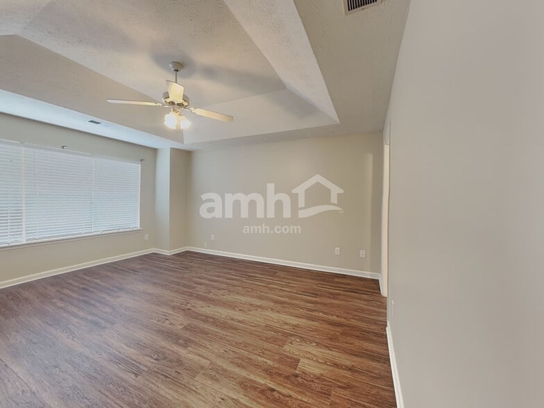 Building Photo - 3052 Lake Park Trail