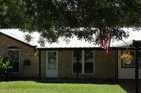 Building Photo - 1252 Live Oak Dr