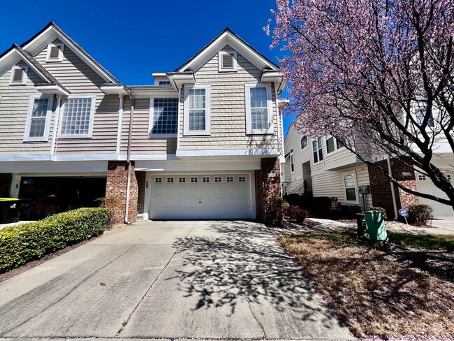 Primary Photo - Stunning 4-bedroom, 3.5-bath condo in Suffolk