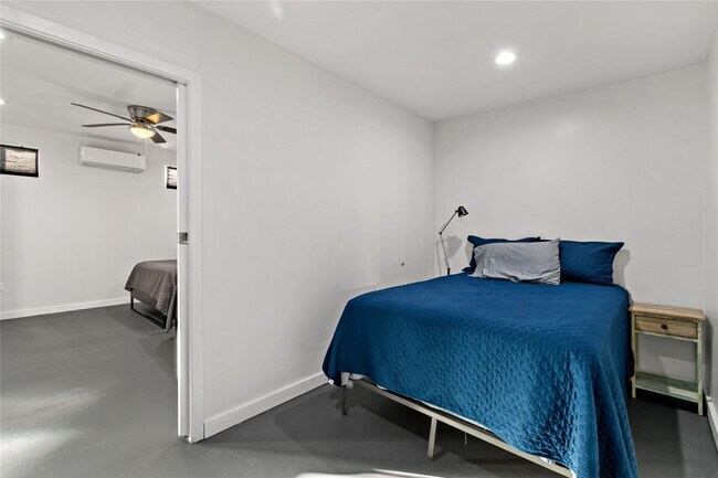 Building Photo - 5923 Moonmist Dr