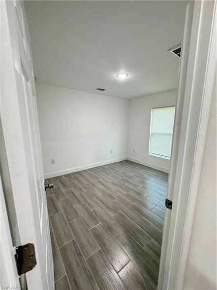 Building Photo - 851 Bedford Dr