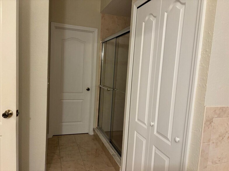 Building Photo - 616 Valencia Ct