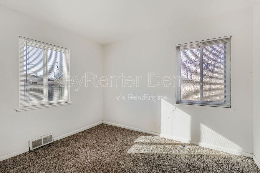 Building Photo - 3233 Steele St