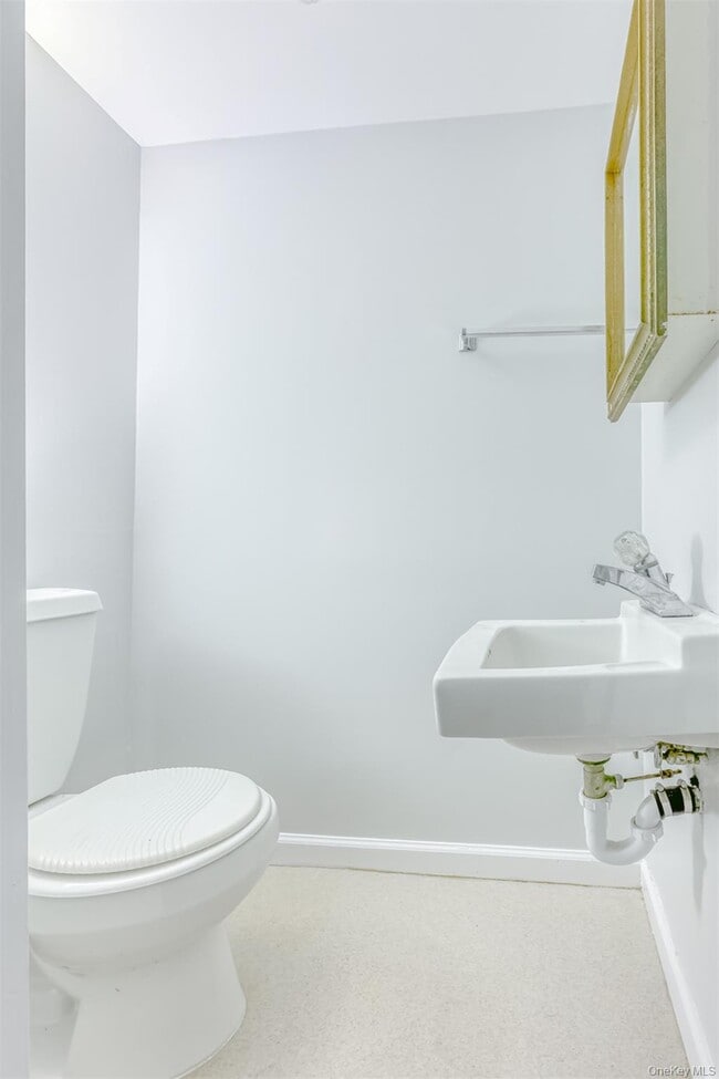 Building Photo - 23 Gladys Dr