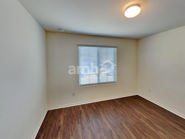 Building Photo - 11754 W Vanderbilt Farms Way